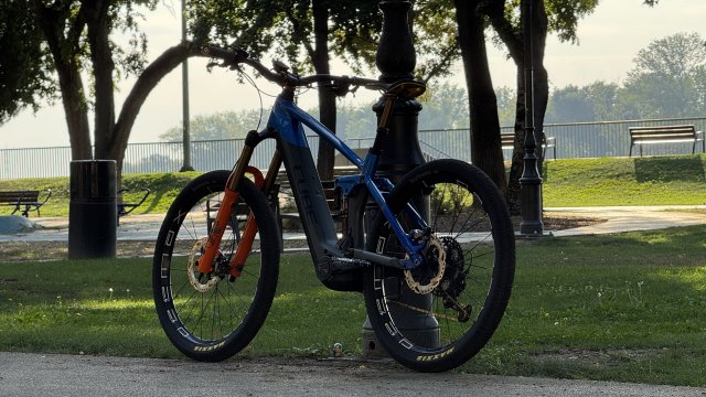 Cube Stereo Hybrid 160 HPC Actionteam #37